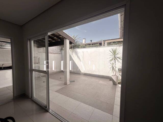 #005 - Casa em condomínio para Venda em Jacareí - SP